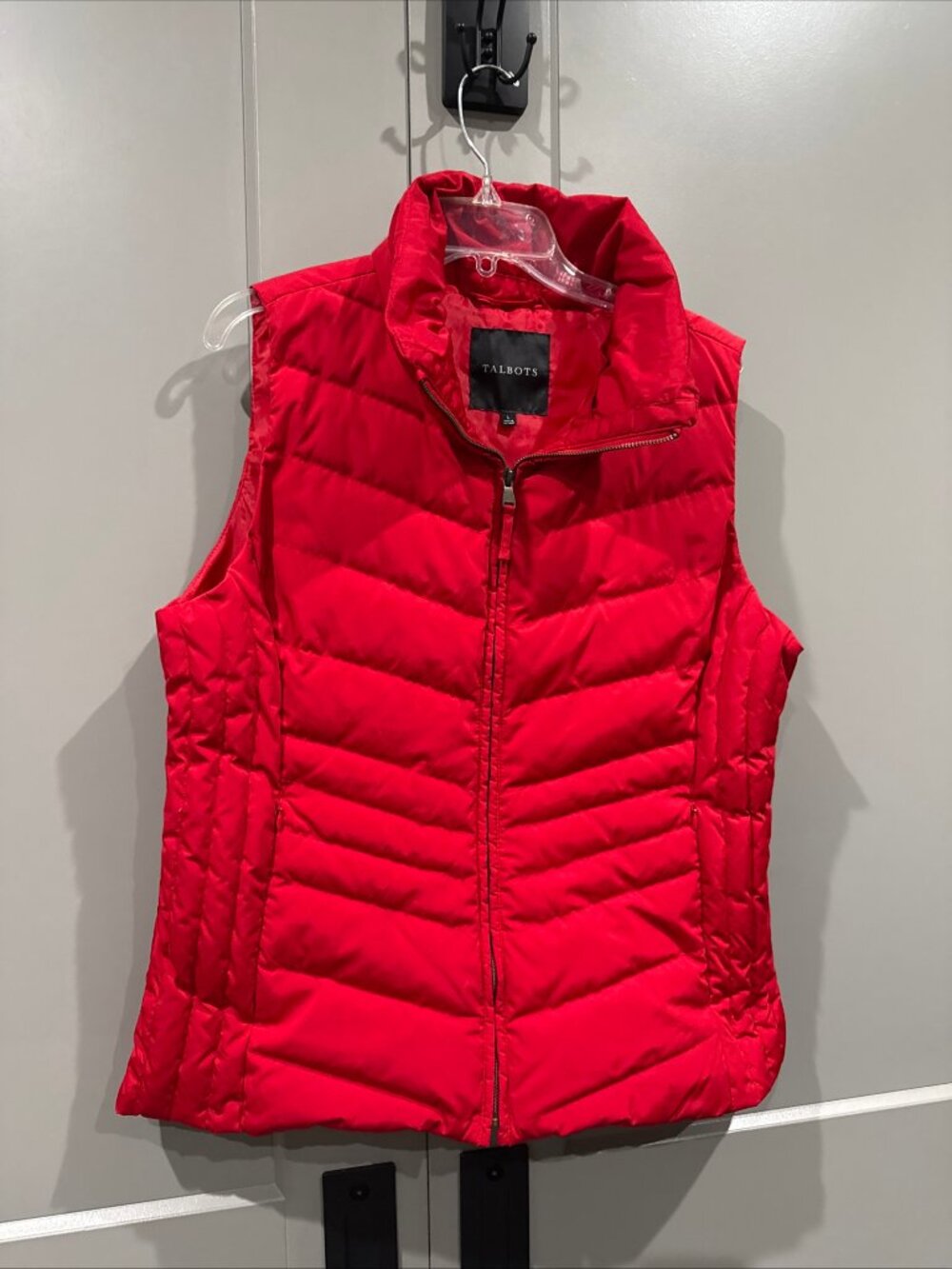 Talbots Women’s Red 80% Down Puffer Jacket Vest Pockets Full Zip Size Large.